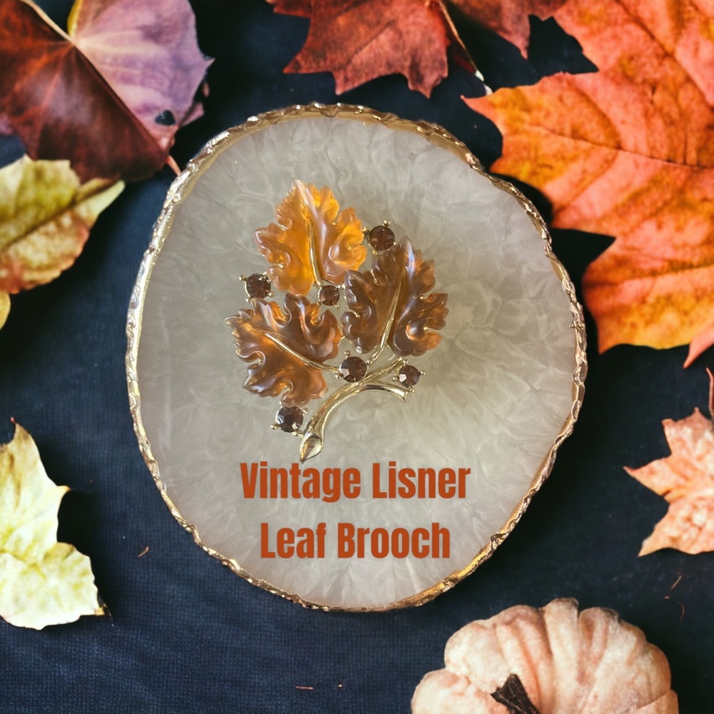 Vintage Lisner Lucite Oak Leaf Brooch